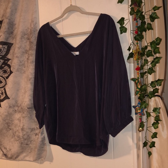 Glam Brand NWT V-Neck Flowy 100% Polyester Silky Blouse  OG price $54 - Picture 3 of 9